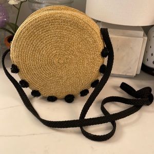 Stella and Dot round pin straw handbag